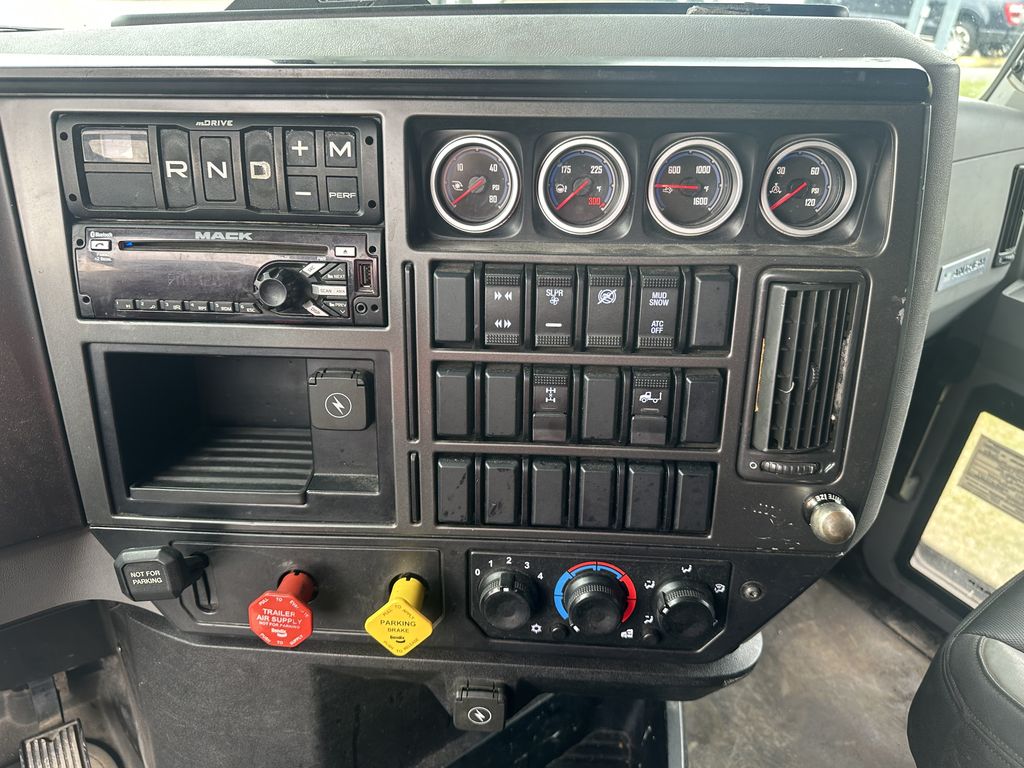 Slide images of 2019 MACK ANTHEM