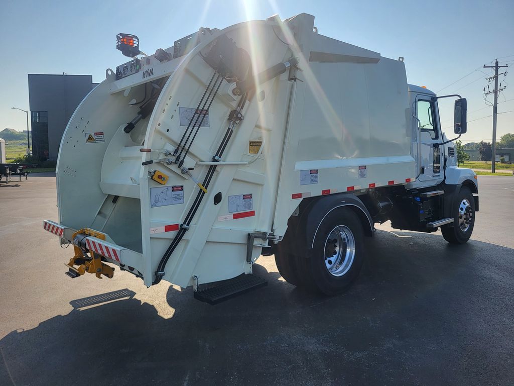 Slide images of 2025 MACK MD742