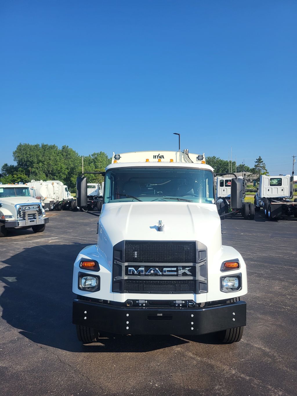 Slide images of 2025 MACK MD742