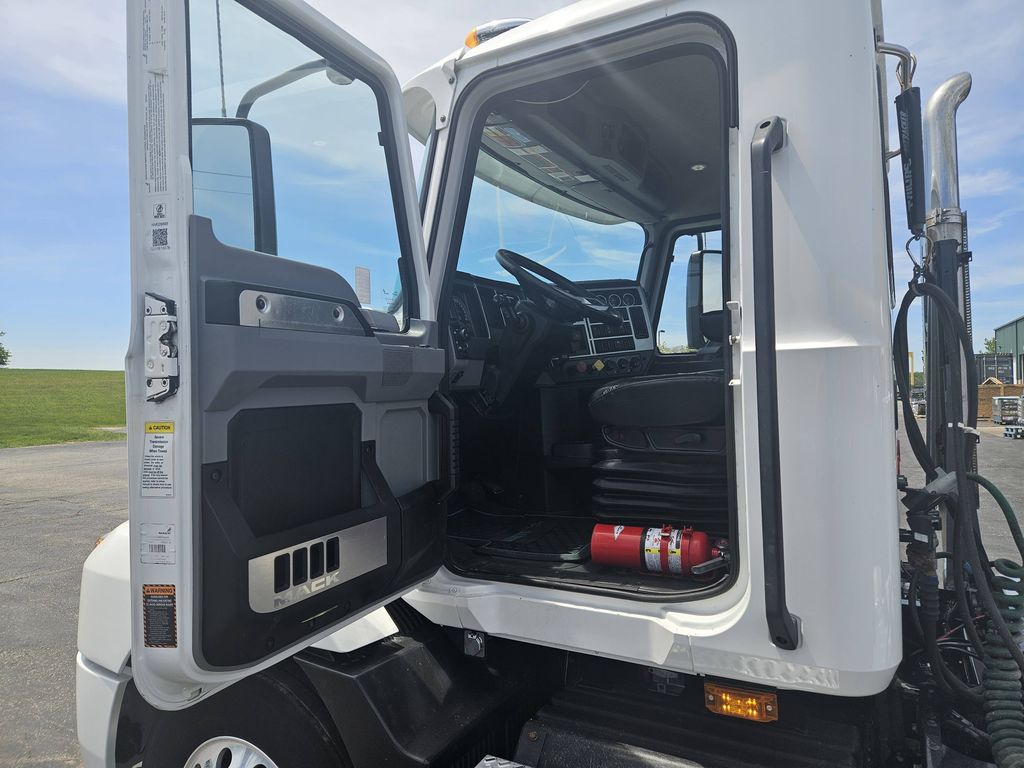 Slide images of 2022 MACK AN64T