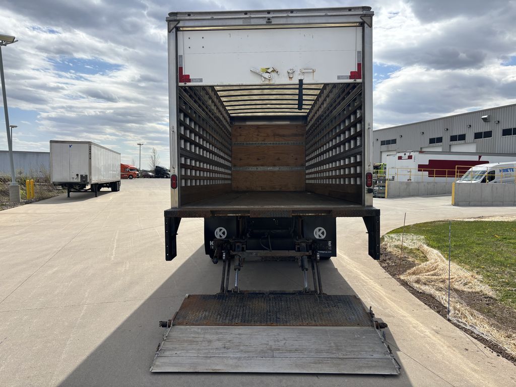 Slide images of 2022 MACK MD642