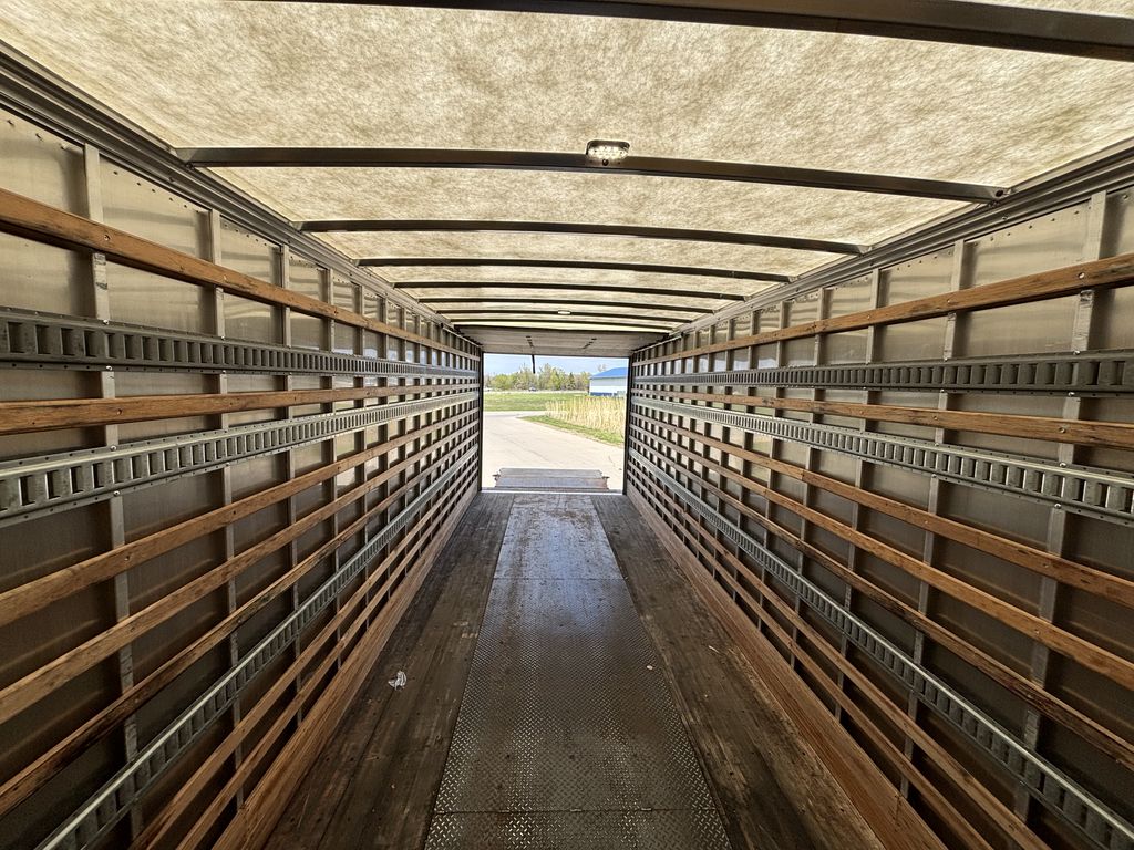 Slide images of 2022 MACK MD642
