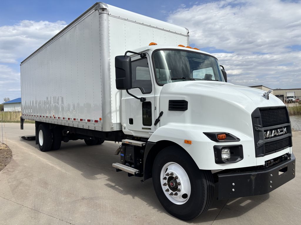 Slide images of 2022 MACK MD642