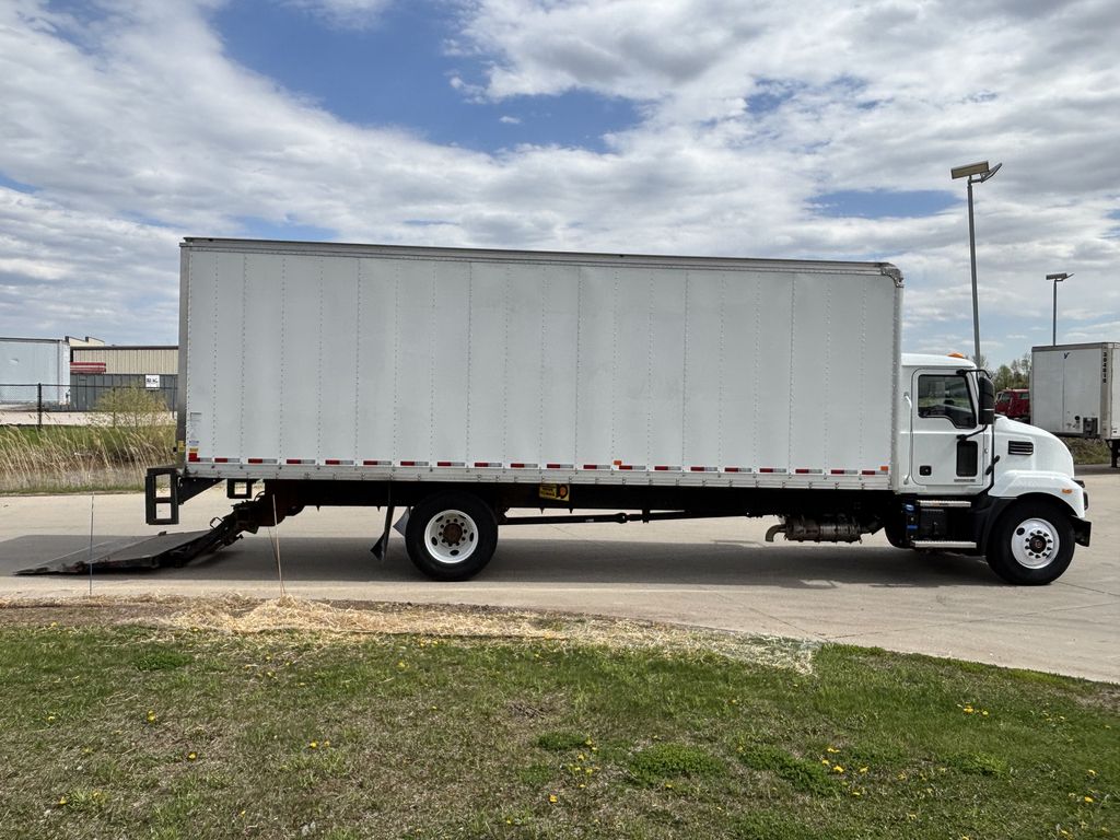 Slide images of 2022 MACK MD642