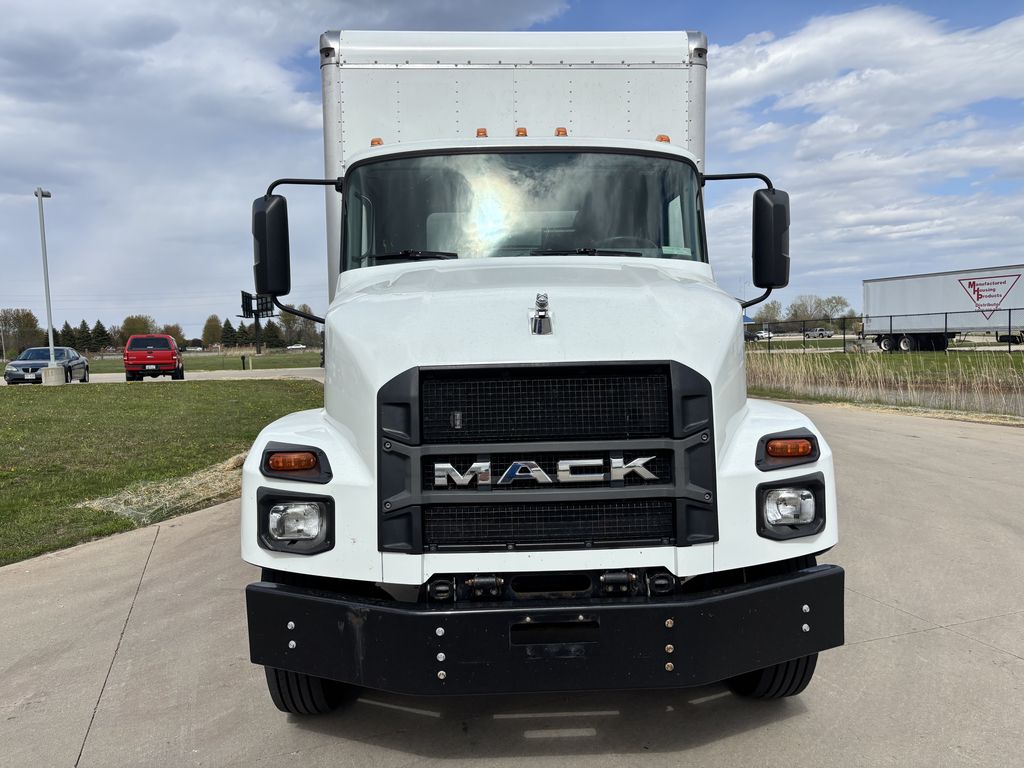 Slide images of 2022 MACK MD642