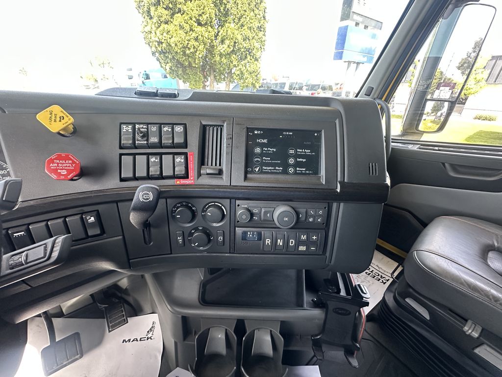 Slide images of 2022 VOLVO VNL64T760