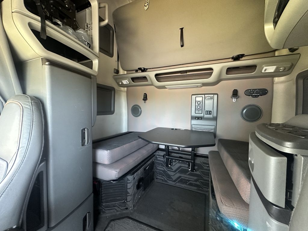 Slide images of 2022 VOLVO VNL64T760