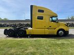 Slide images of 2022 VOLVO VNL64T760