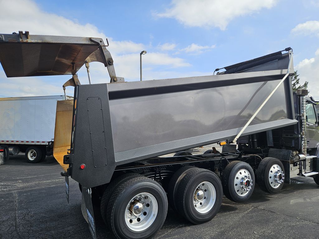 Slide images of 2021 VOLVO VHD104B300 