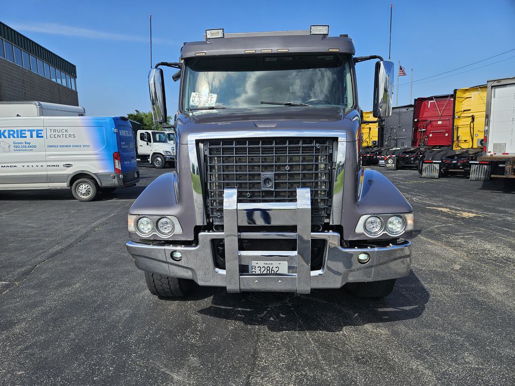 Slide images of 2021 VOLVO VHD104B300 