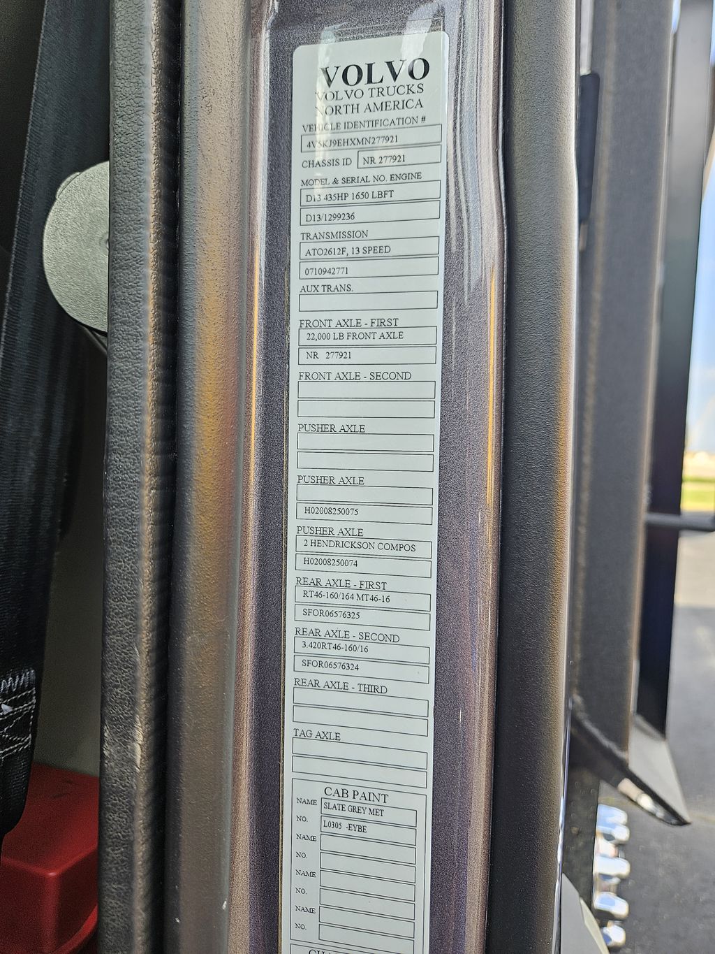 Slide images of 2021 VOLVO VHD104B300 