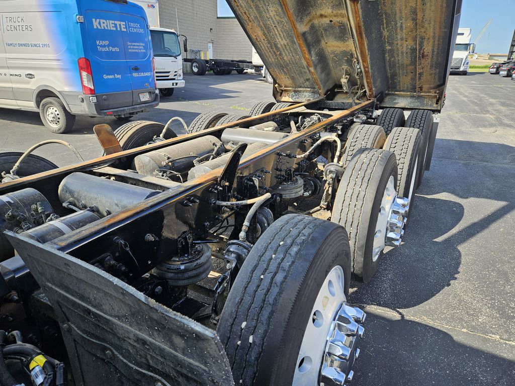 Slide images of 2021 VOLVO VHD104B300 