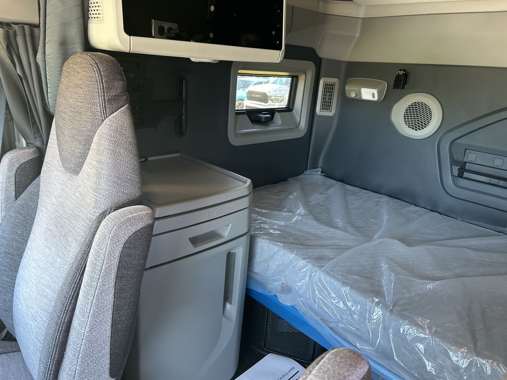 Slide images of 2027 VOLVO VNL64T860