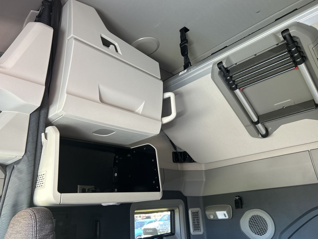 Slide images of 2027 VOLVO VNL64T860