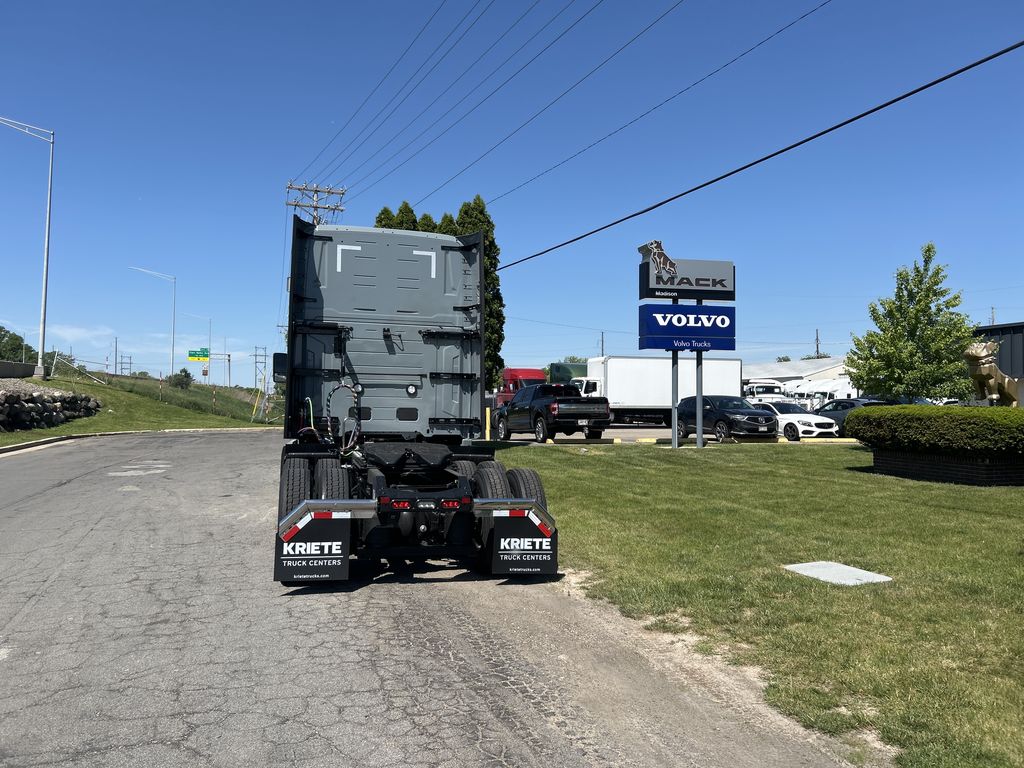 Slide images of 2027 VOLVO VNL64T860