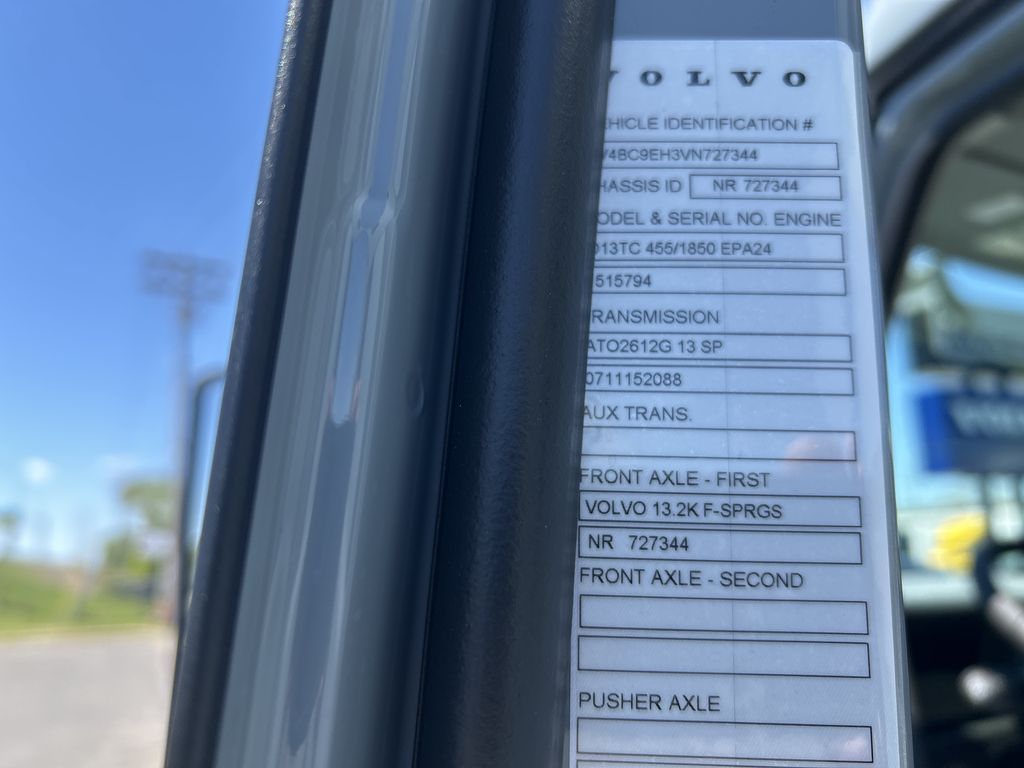 Slide images of 2027 VOLVO VNL64T860
