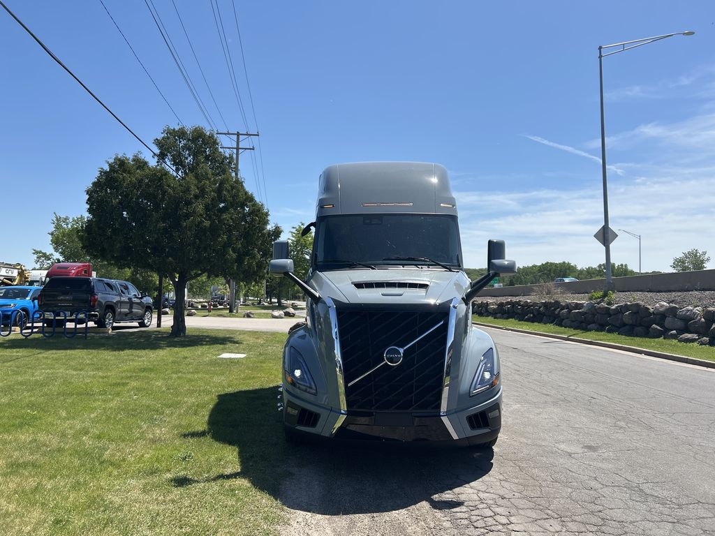 Slide images of 2027 VOLVO VNL64T860