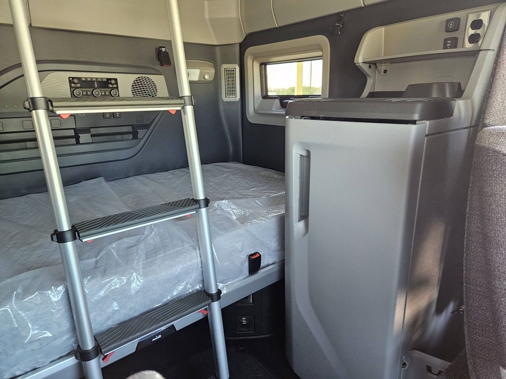 Slide images of 2027 VOLVO VNL64T860