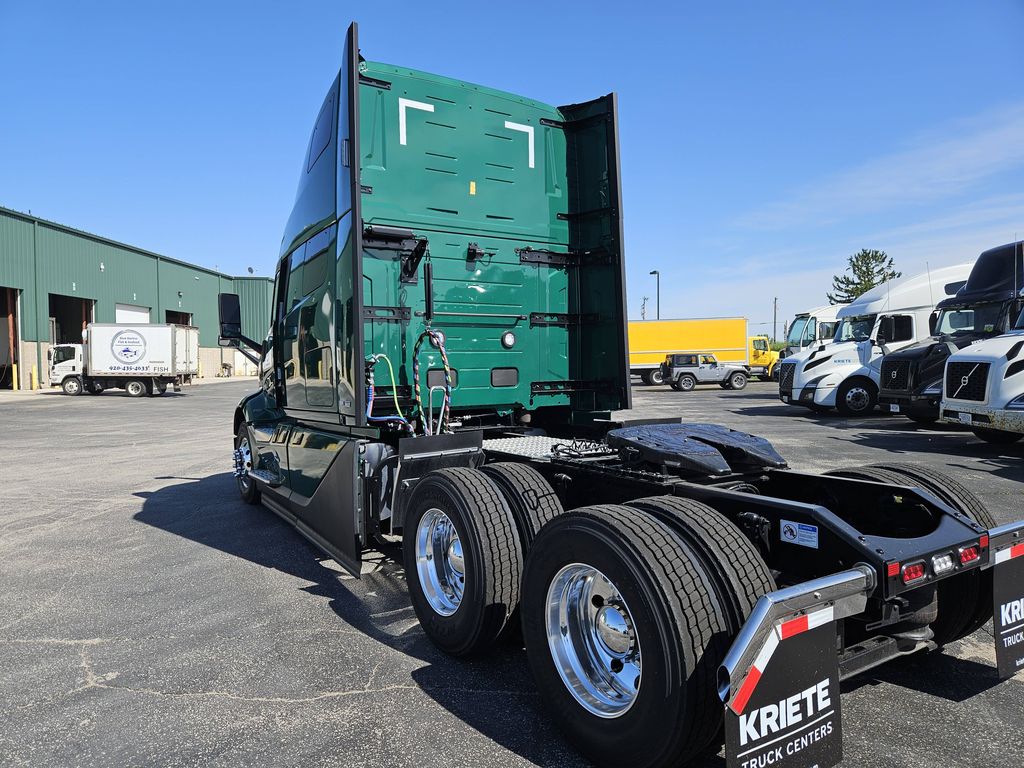 Slide images of 2027 VOLVO VNL64T860