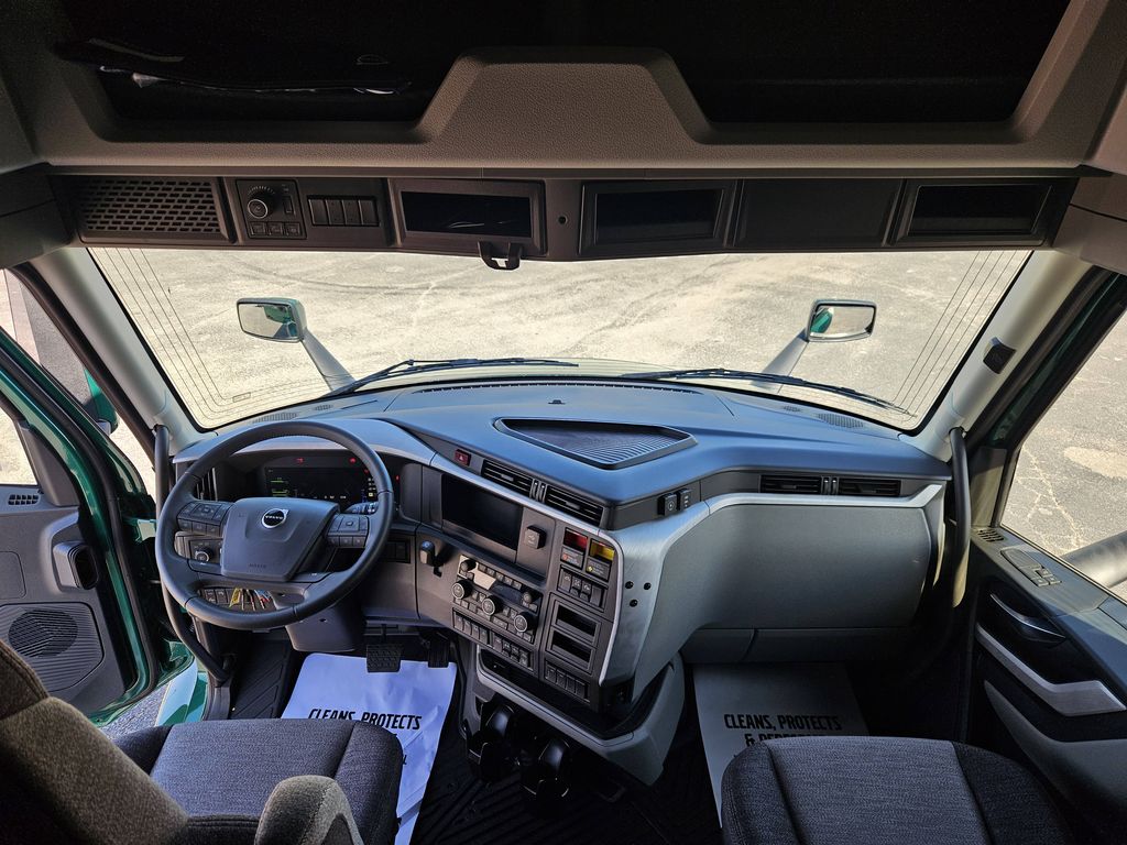 Slide images of 2027 VOLVO VNL64T860