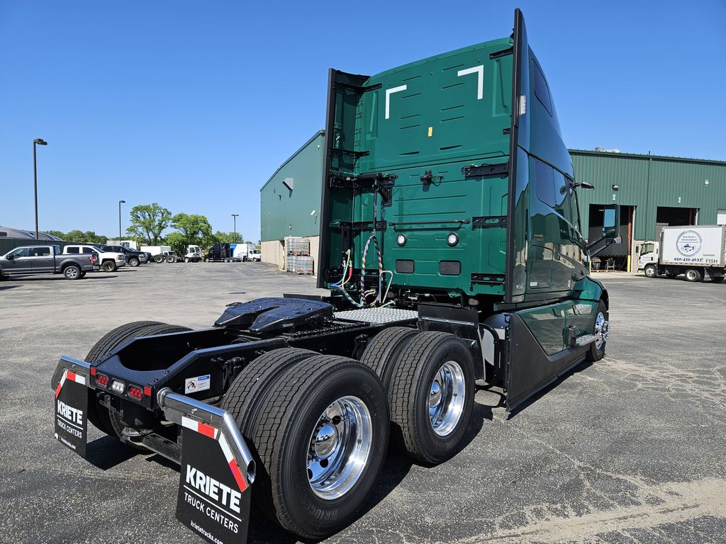 Slide images of 2027 VOLVO VNL64T860