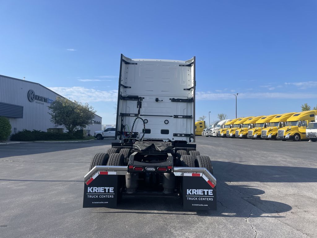 Slide images of 2027 VOLVO VNL64T860