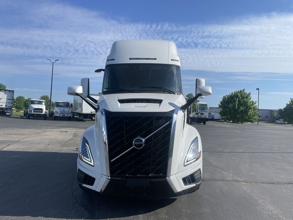 Slide images of 2027 VOLVO VNL64T860