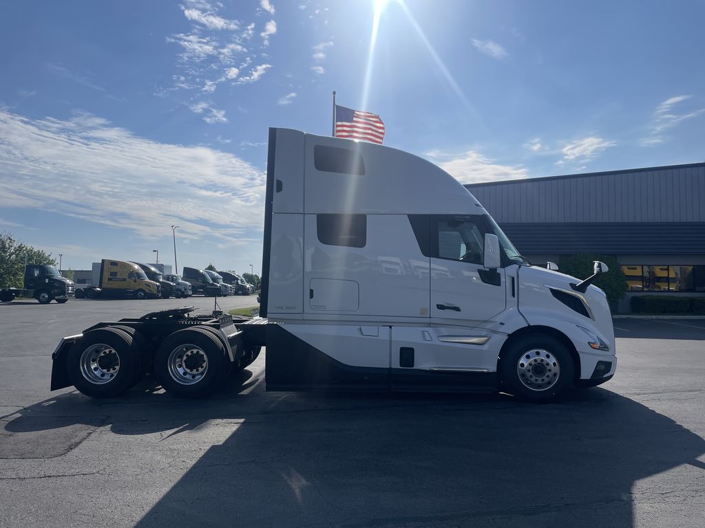 Slide images of 2027 VOLVO VNL64T860