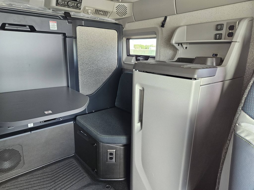 Slide images of 2027 VOLVO VNL64T860