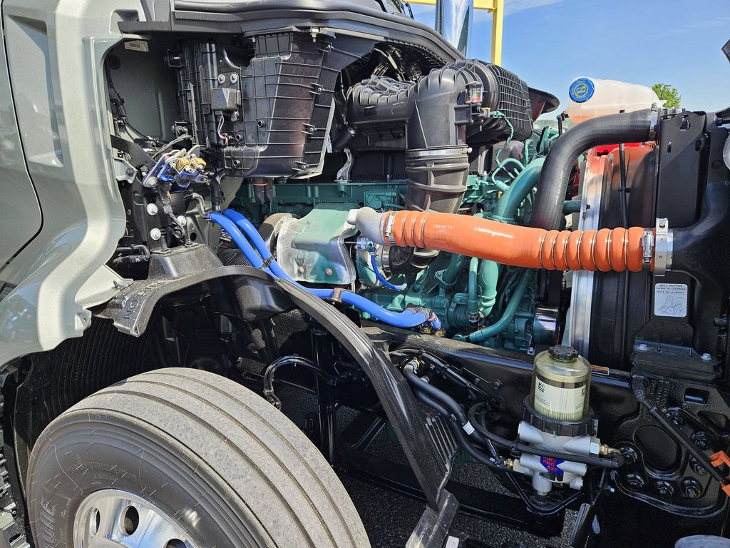 Slide images of 2027 VOLVO VNL64T860