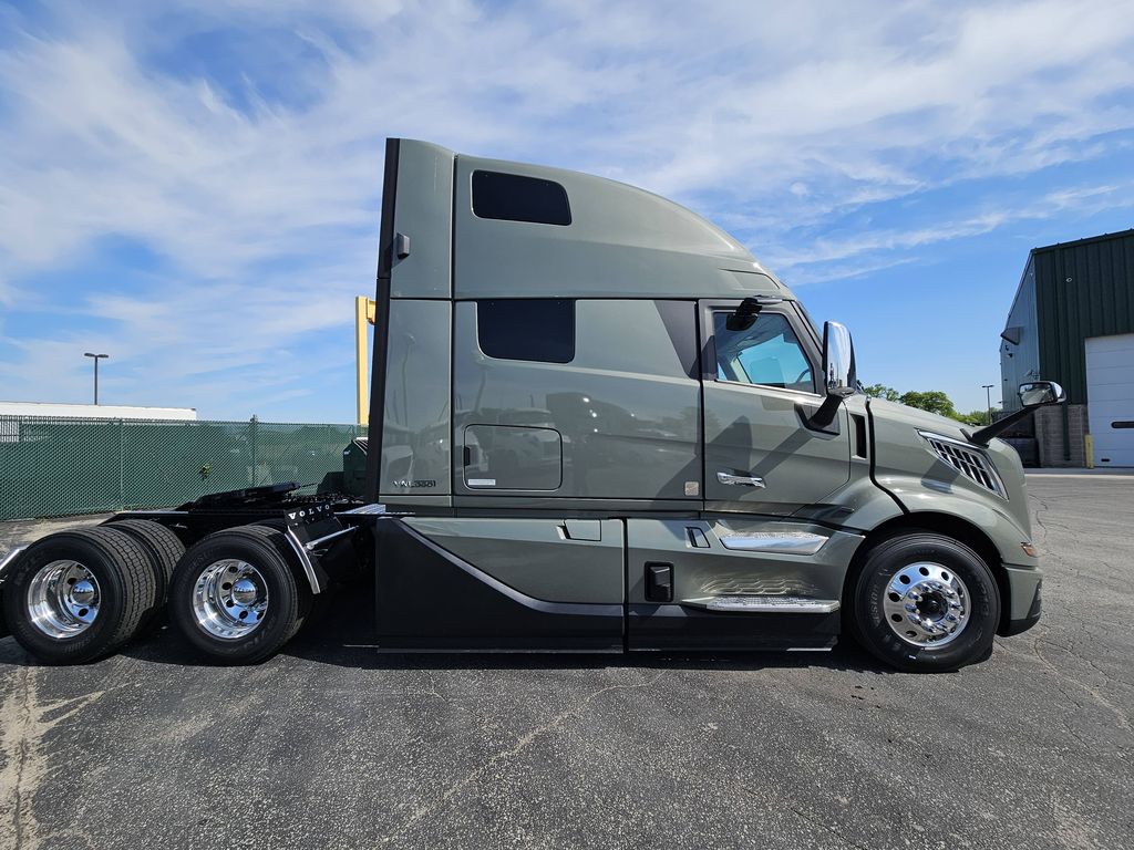 Slide images of 2027 VOLVO VNL64T860