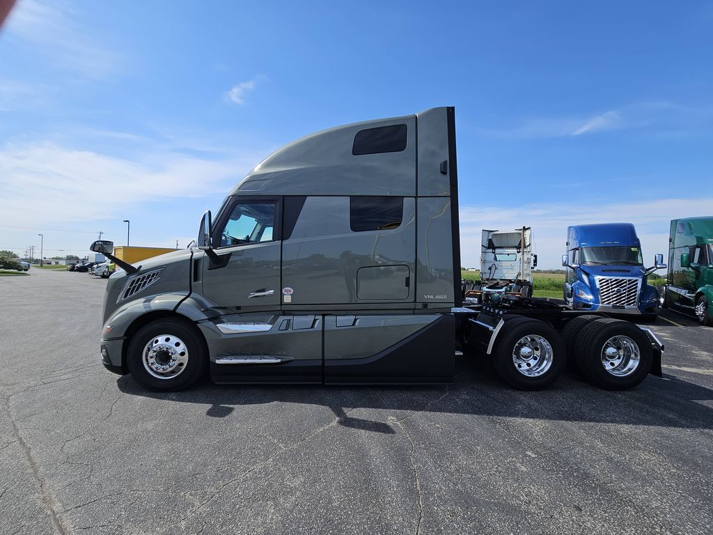 Slide images of 2027 VOLVO VNL64T860