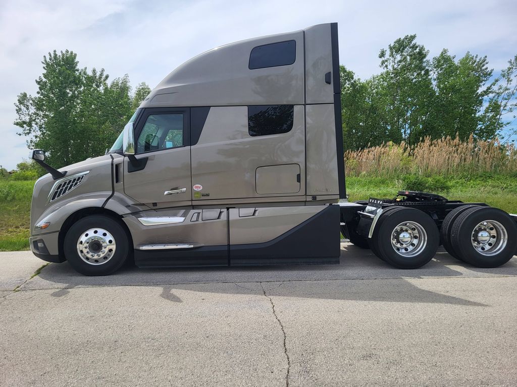 Slide images of 2027 VOLVO VNL64T860