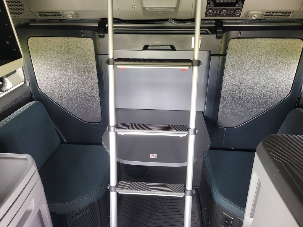 Slide images of 2027 VOLVO VNL64T860