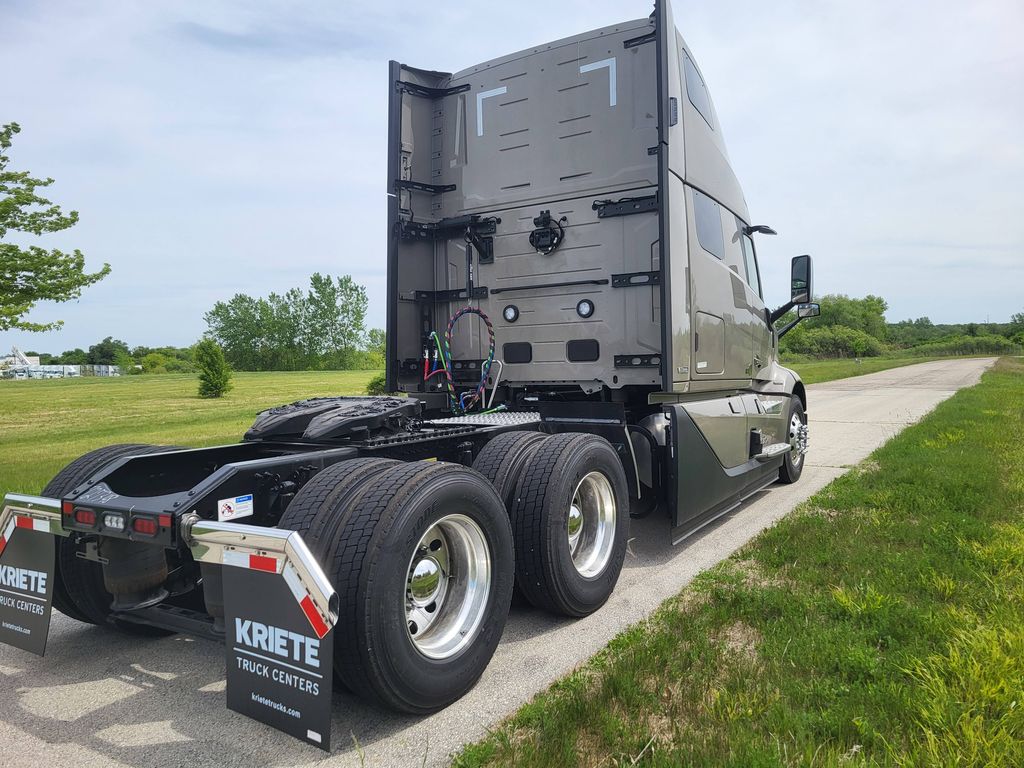 Slide images of 2027 VOLVO VNL64T860
