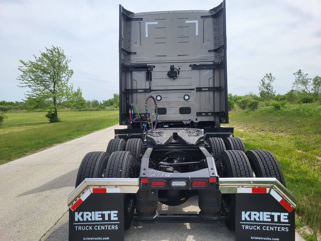 Slide images of 2027 VOLVO VNL64T860