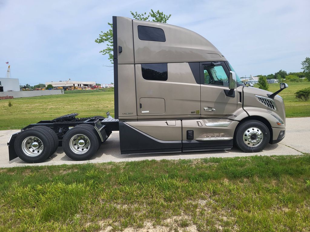 Slide images of 2027 VOLVO VNL64T860