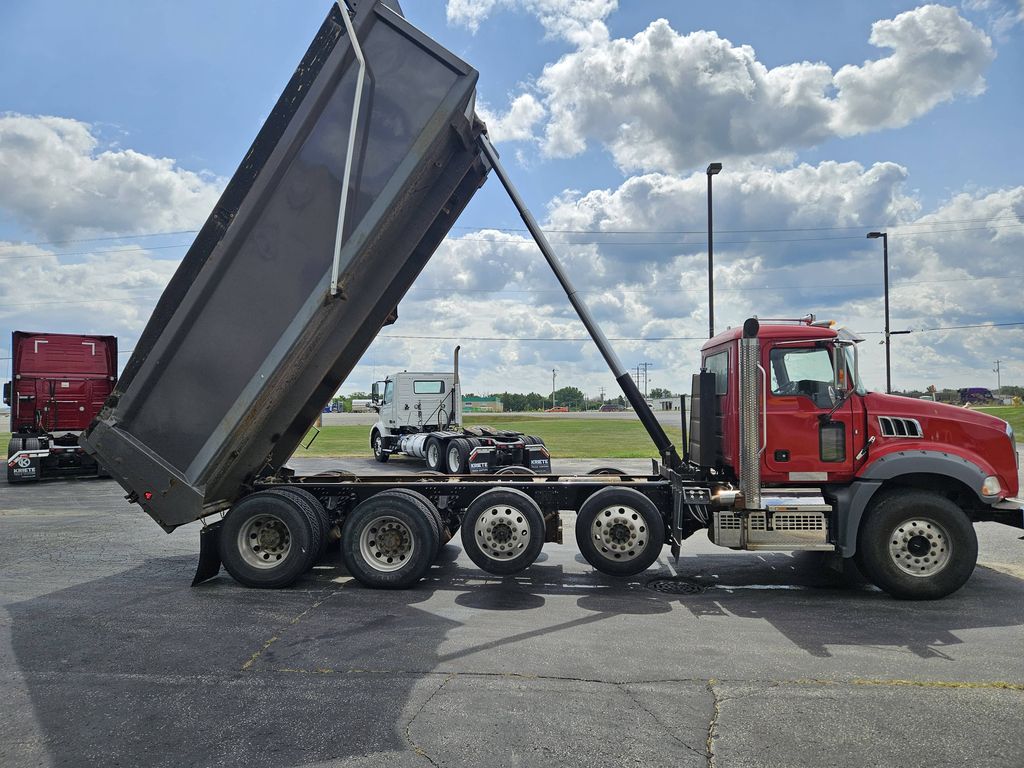 Slide images of 2021 MACK GR104B