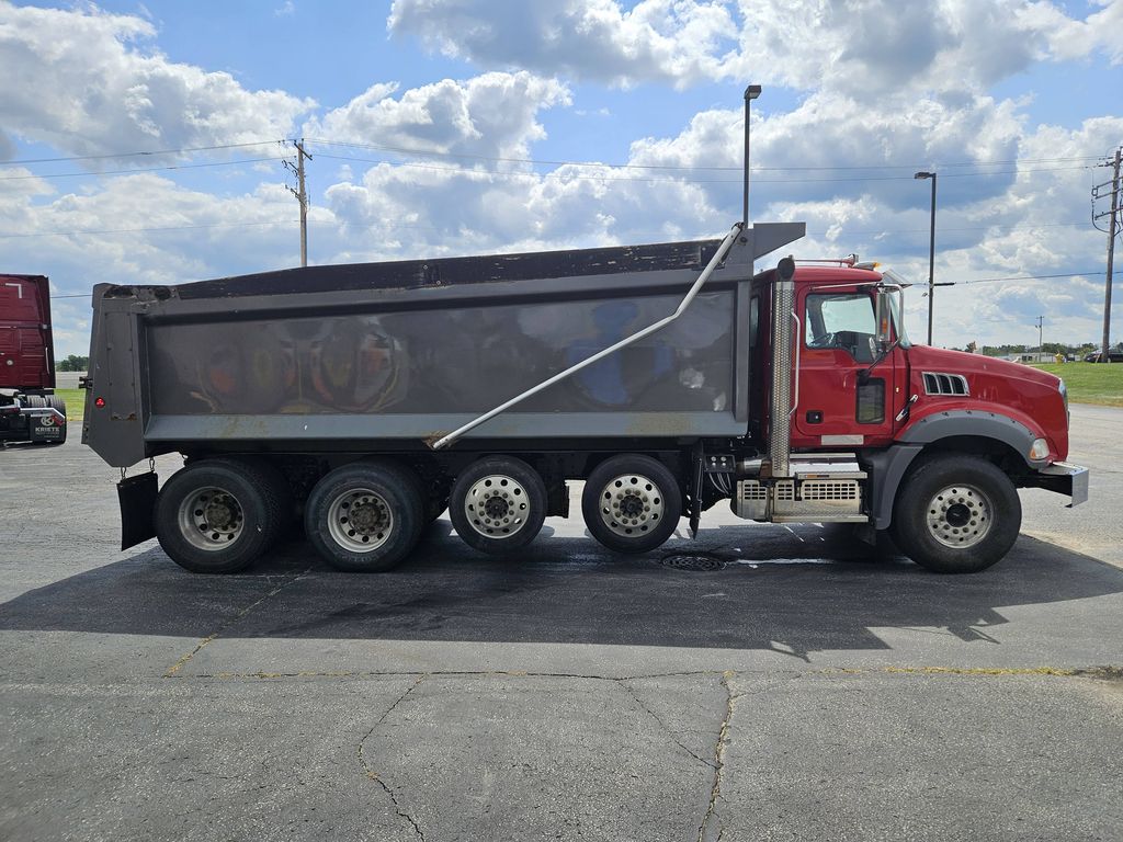 Slide images of 2021 MACK GR104B