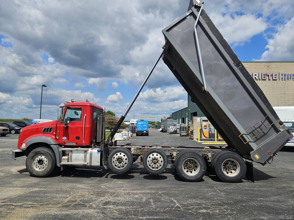 Slide images of 2021 MACK GR104B