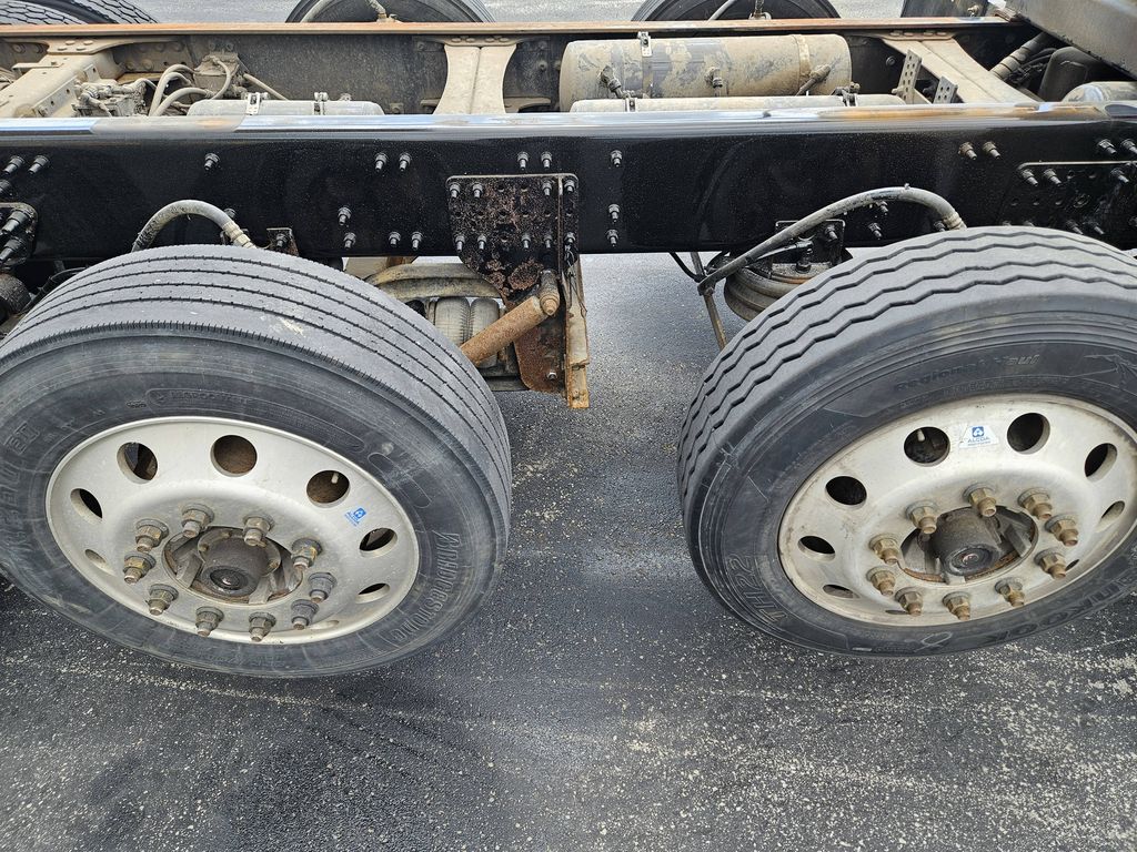 Slide images of 2021 MACK GR104B