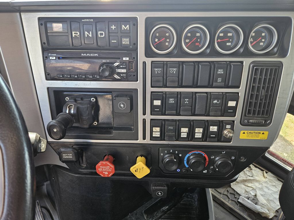 Slide images of 2021 MACK GR104B