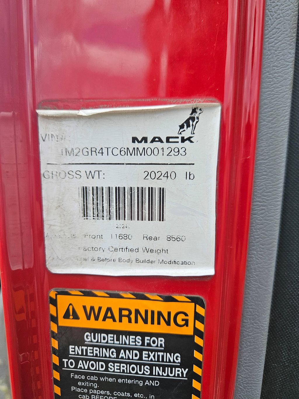 Slide images of 2021 MACK GR104B