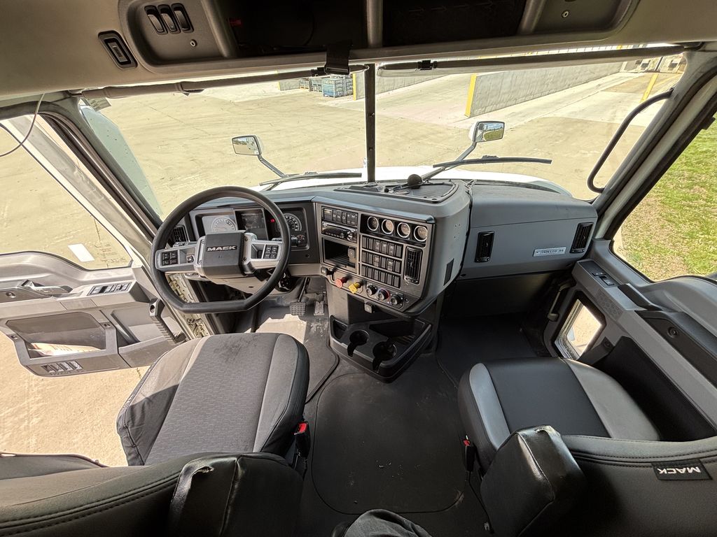 Slide images of 2019 MACK AN64T