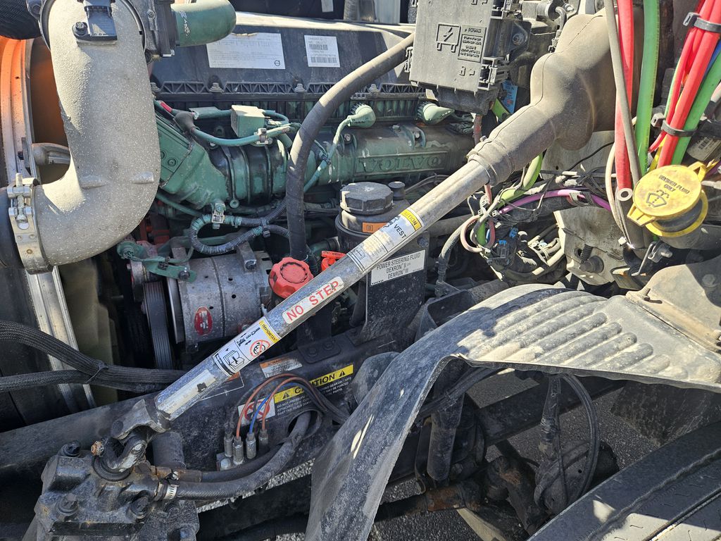 Slide images of 2020 VOLVO VNR64T-300 