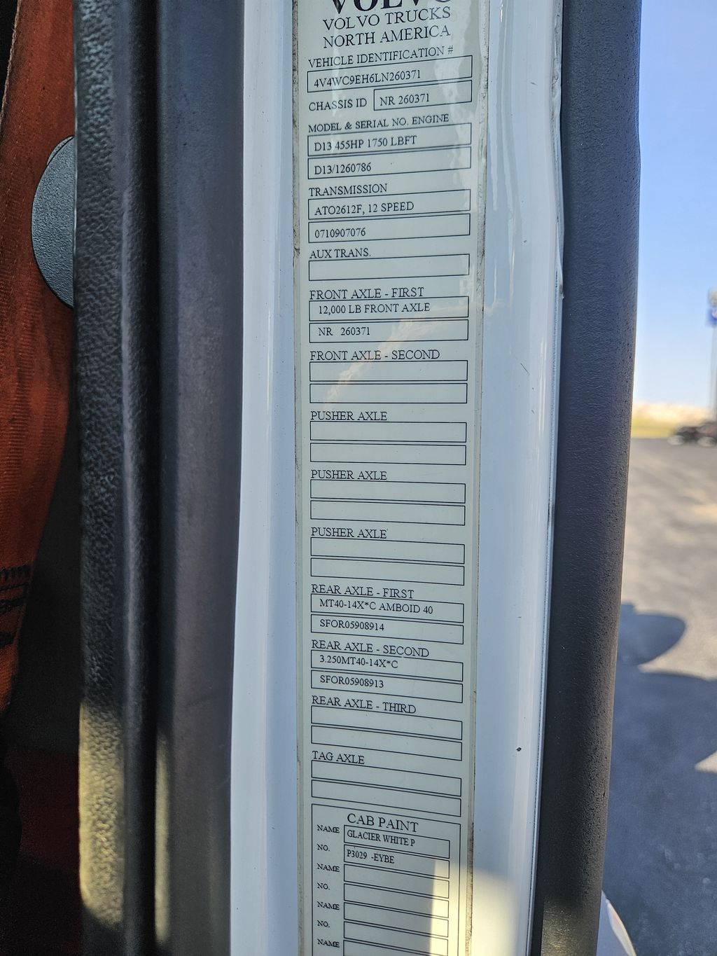 Slide images of 2020 VOLVO VNR64T-300