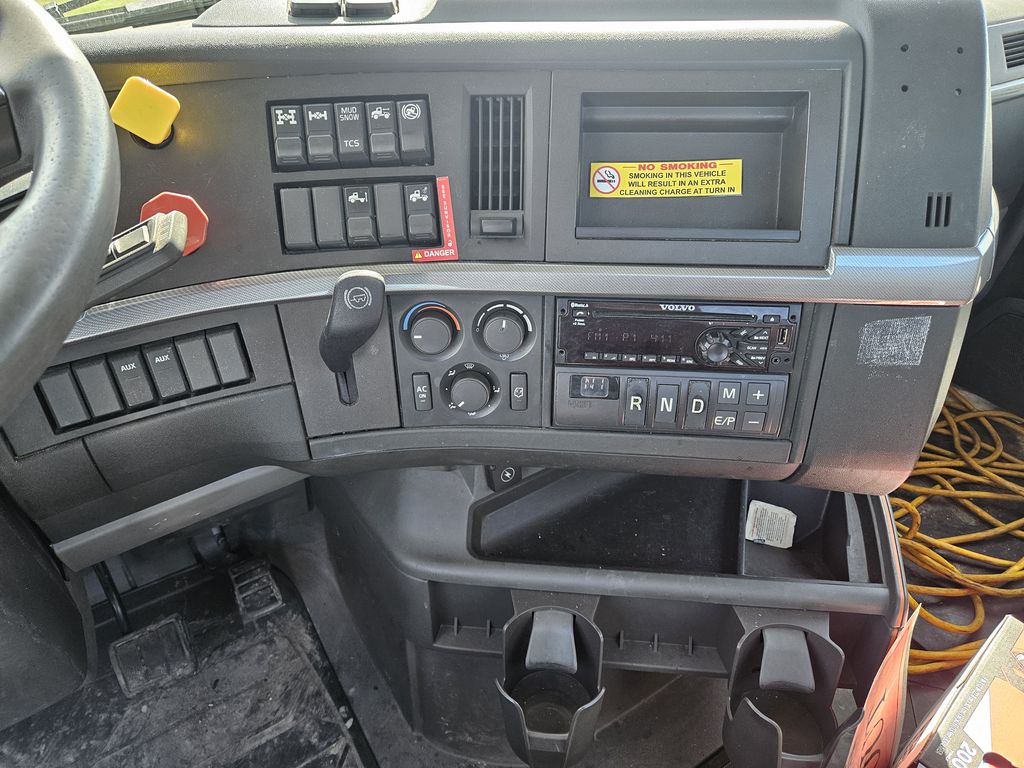 Slide images of 2020 VOLVO VNR64T-300 