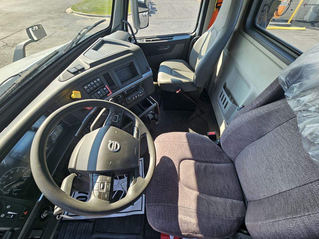 Slide images of 2020 VOLVO VNR64T-300
