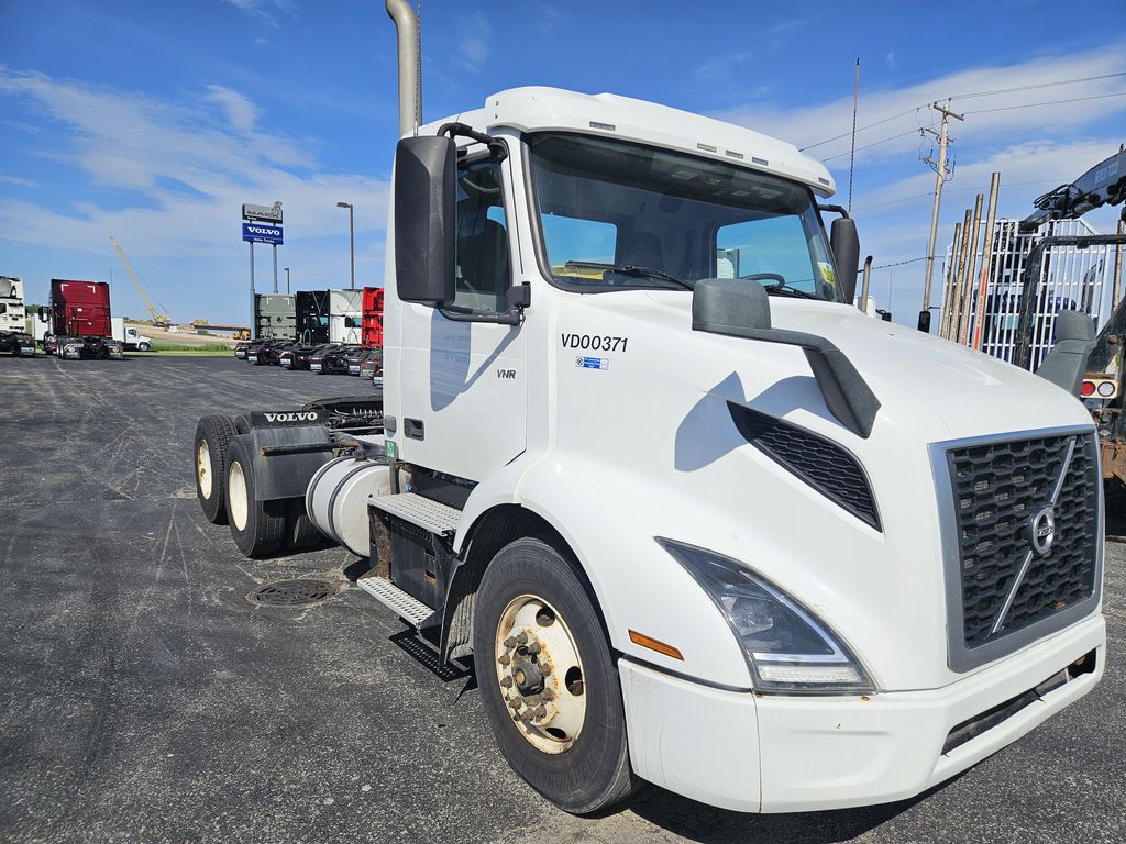Slide images of 2020 VOLVO VNR64T-300 