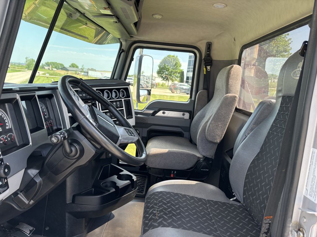 Slide images of 2021 MACK PINNACLE